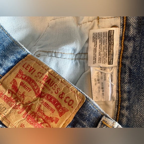 Distressed 501 Levi’s 33x30 - Picture 7 of 9